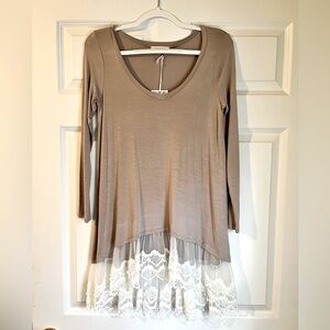Reborn‎ J Tunic with Lace Detail